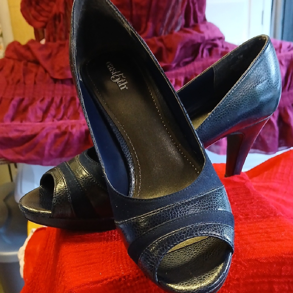# 5~~East 5th Elegant Navy Heels